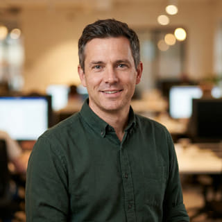 Daniel Carter op een profielfoto, vermeld als Chief Technology Officer bij Steun Bezittelaar
